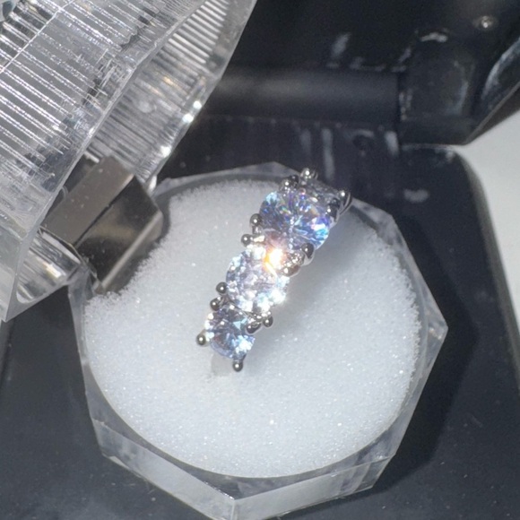 Symmetrical Silver  Five Stone  Zirconia Wedding Band Size 7 - Picture 9 of 16